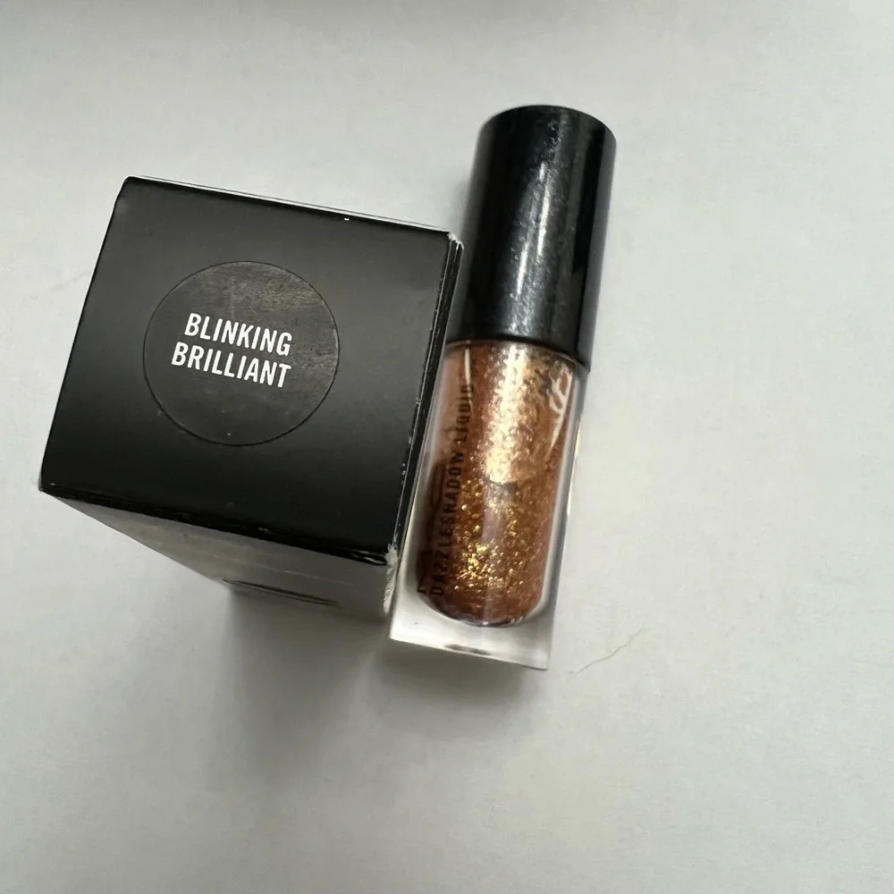 Mac Cosmetics DazzleShadow Liquid